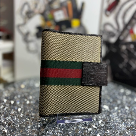 Gucci Accessories - Gucci vintage Web ring agenda cover EUC